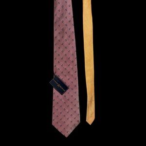 NEW Tommy Hilfiger Designer Men's 2 Tone Pink/Navy Blue/Yellow Paisley Silk Tie